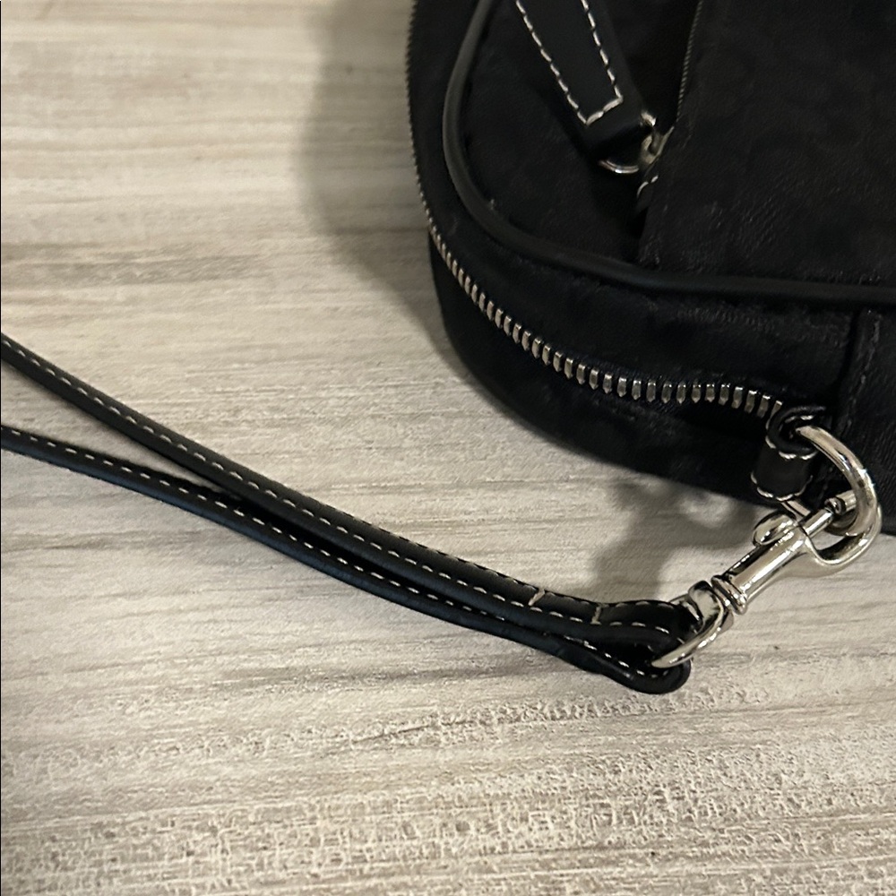 Coach Black Signature Canvas Toiletry Wristlet NWOT - Picture 9 of 11
